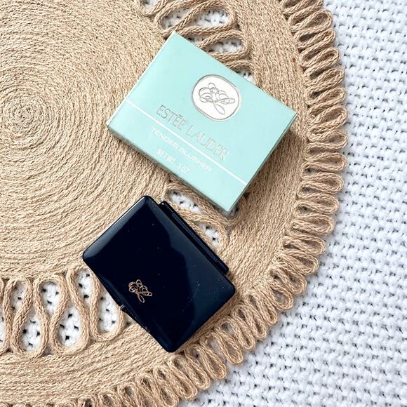 Estée Lauder Vintage NIB Tender Blusher Compact 31 Goldlit Red Rare HTF - Picture 4 of 7